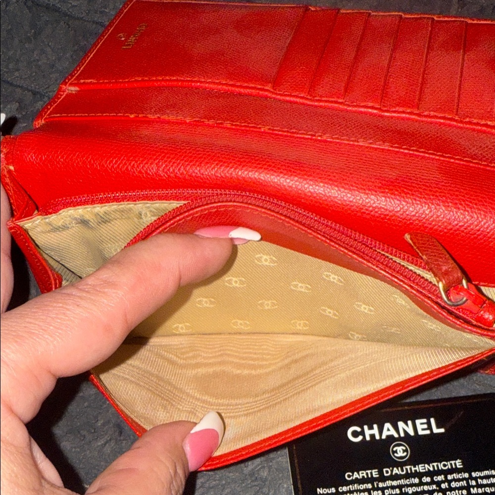 CHANEL Red Wallet - Picture 7 of 9